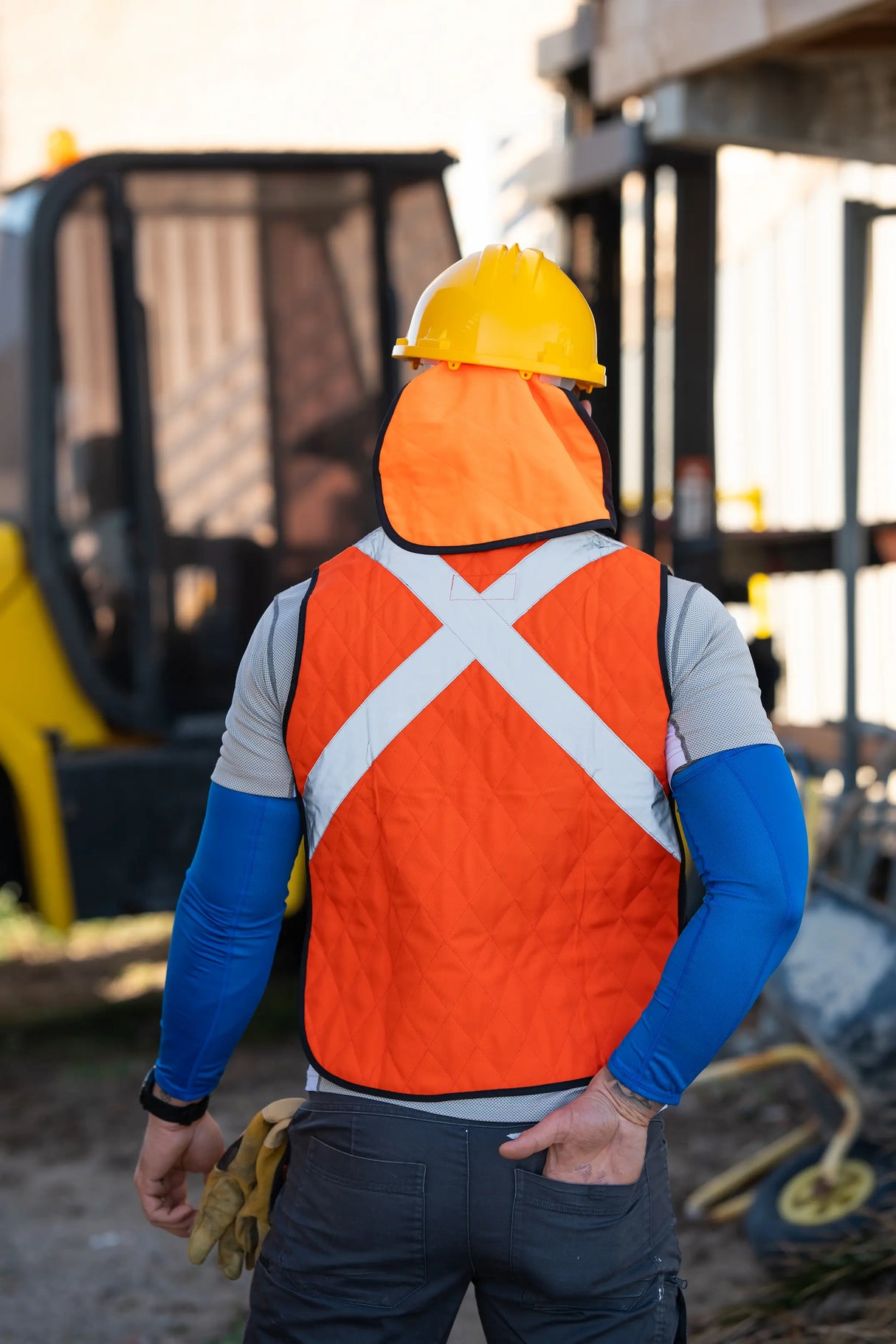 Kühlender Unterhelm mit Nackenschutz