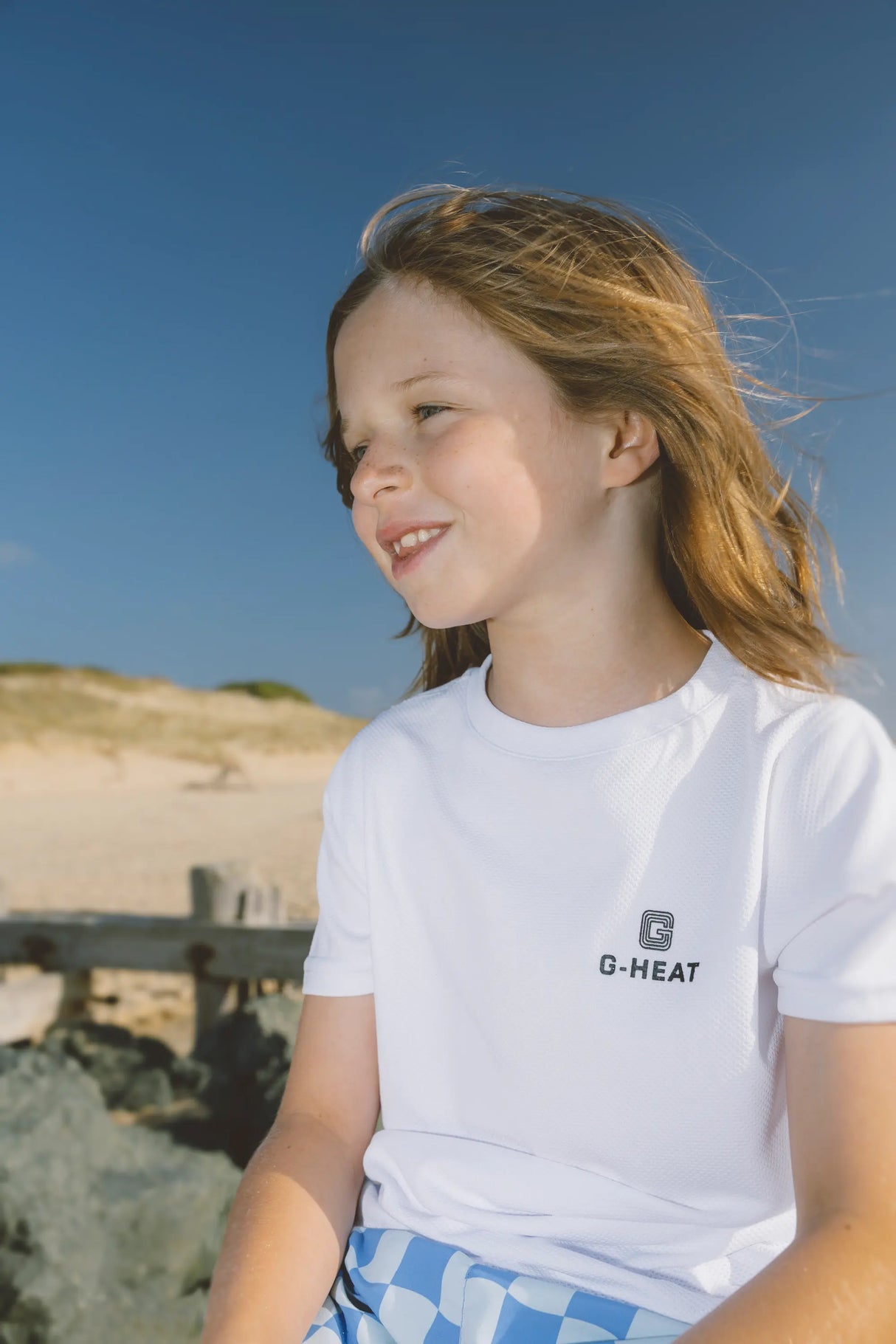 T-shirt rafraîchissant et anti UV enfant  blanc porté